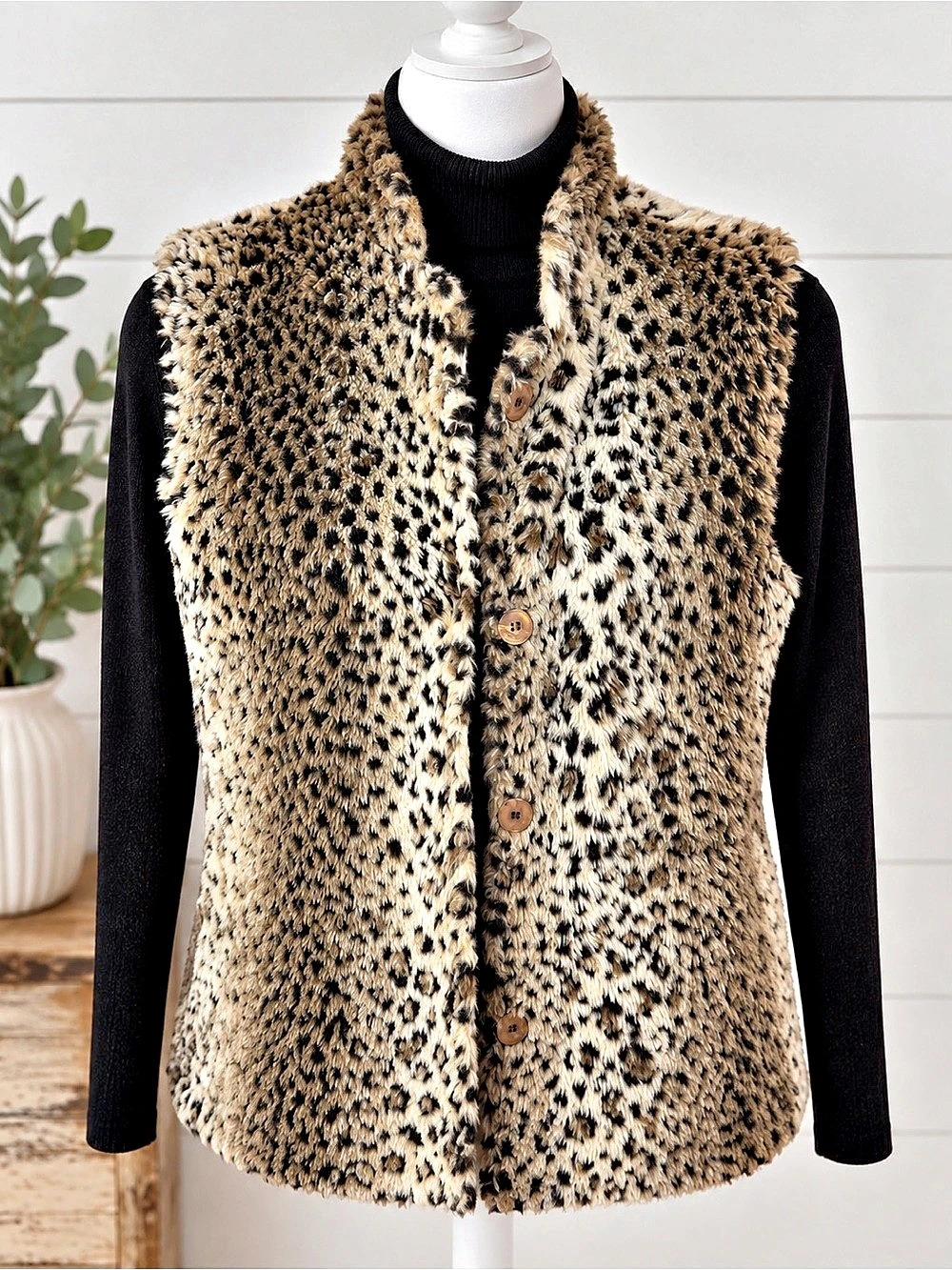 Coldwater Creek Leopard Faux Fur Vest Size L Button Front Animal Print